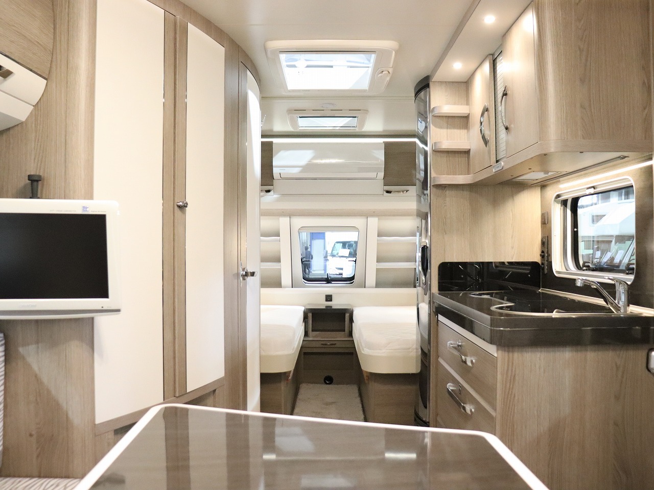 キャンピングカートレーラー