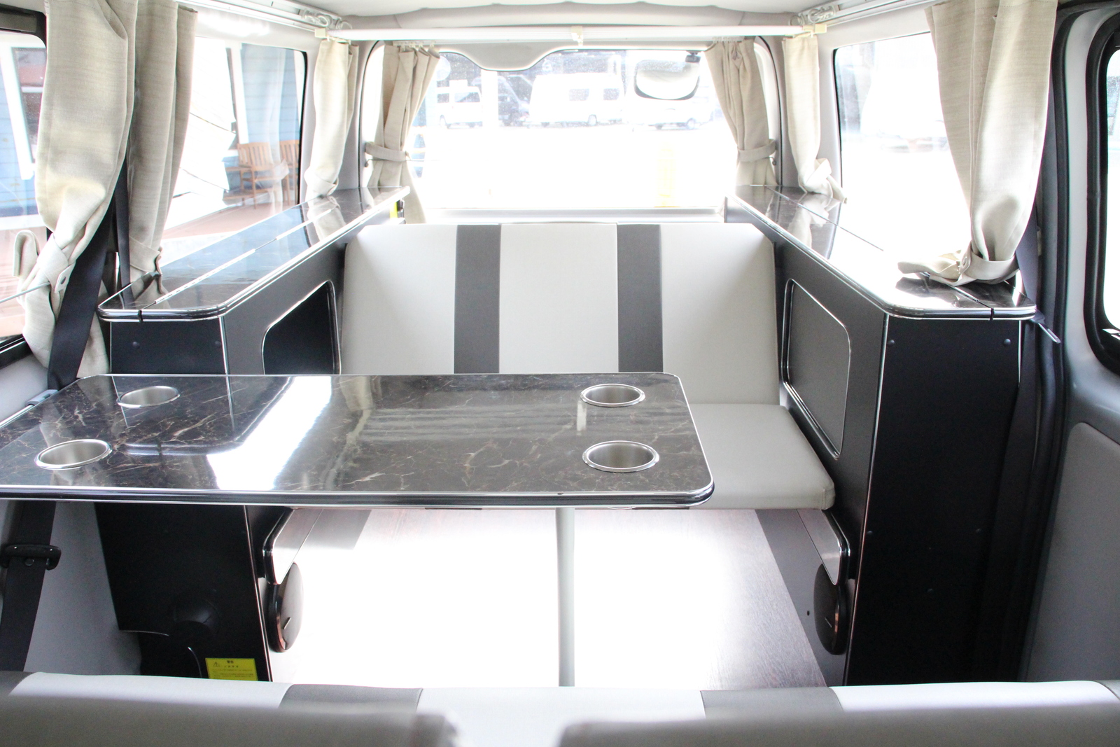 キャンピングカーバンコン