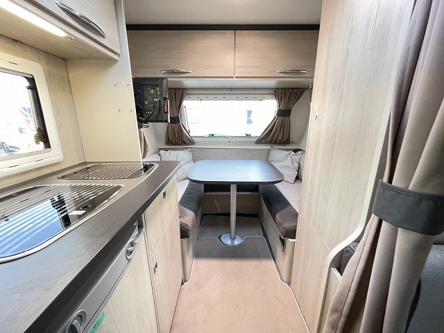 キャンピングカートレーラー