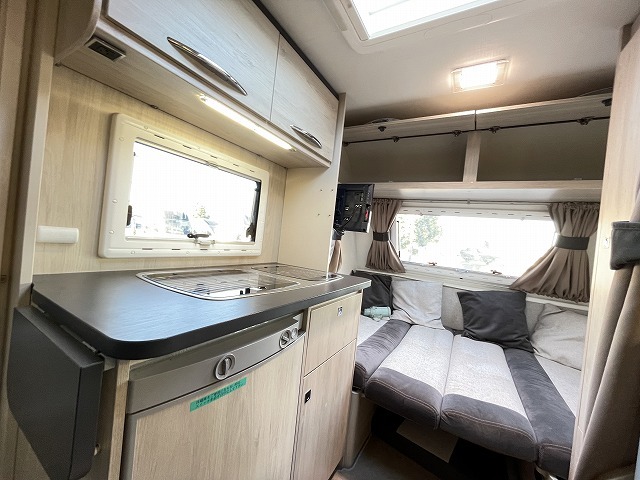 キャンピングカートレーラー