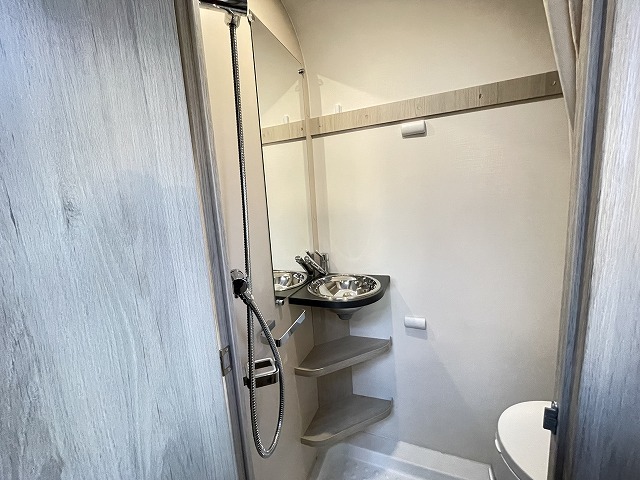 キャンピングカートレーラー