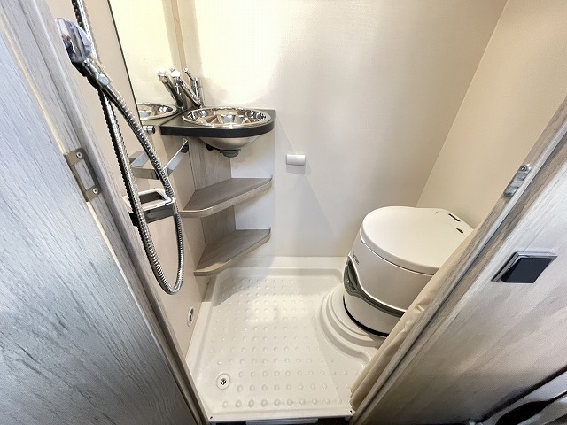 キャンピングカートレーラー