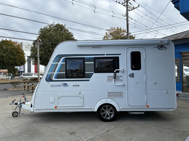 キャンピングカートレーラー