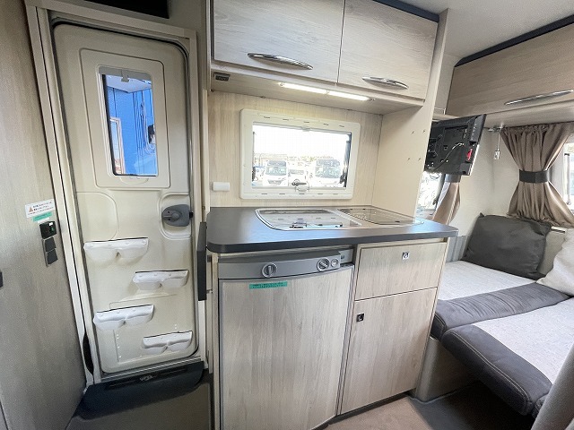 キャンピングカートレーラー