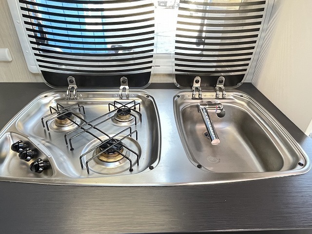 キャンピングカートレーラー