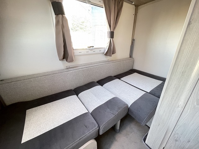 キャンピングカートレーラー