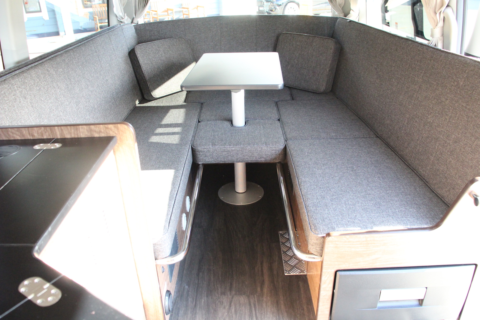 キャンピングカーバンコン