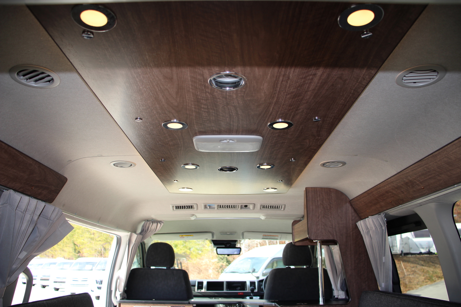 キャンピングカーバンコン