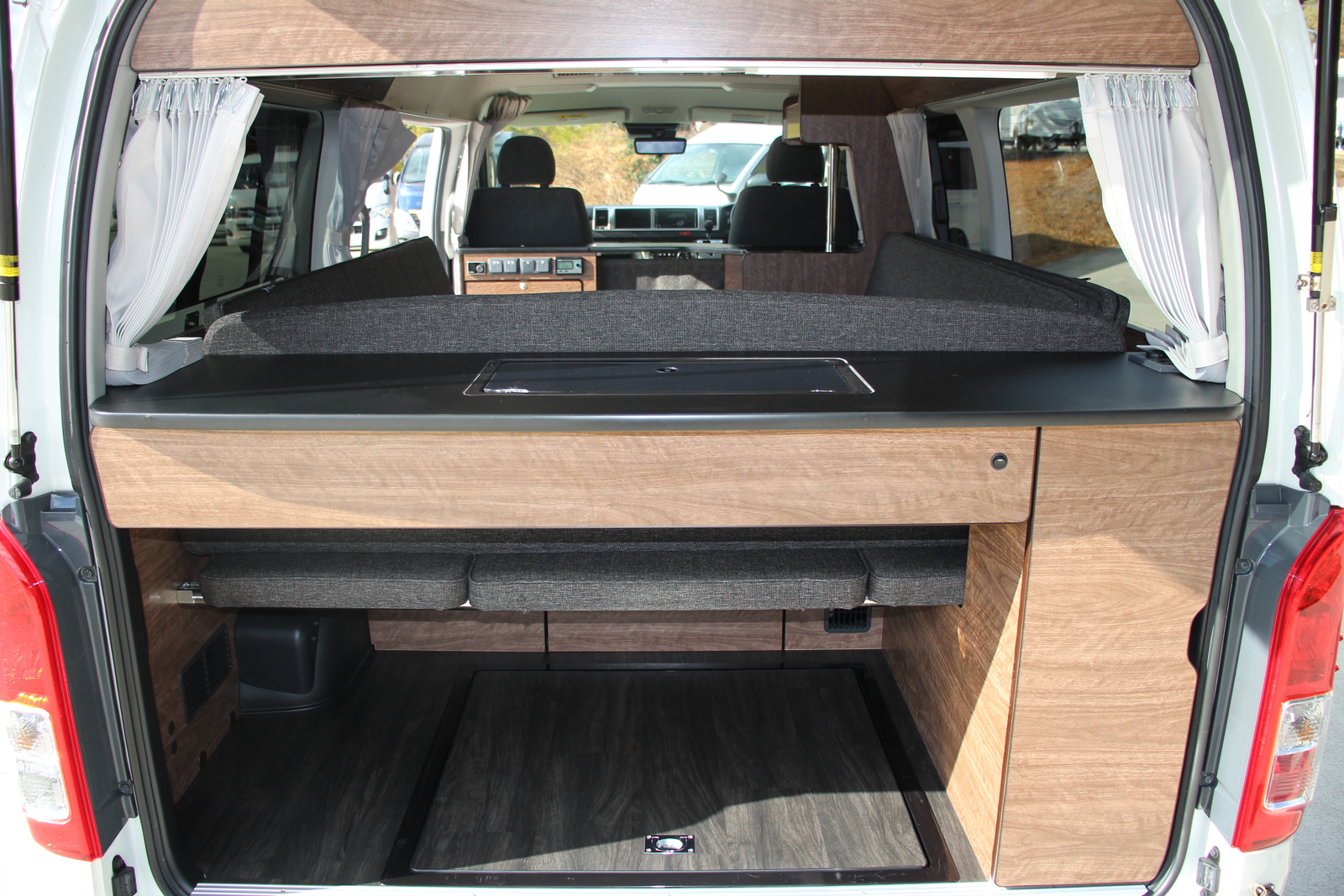 キャンピングカーバンコン