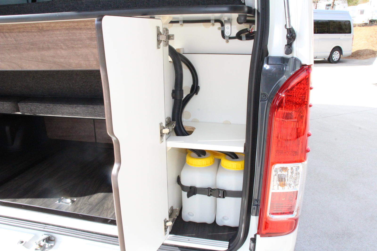 キャンピングカーバンコン