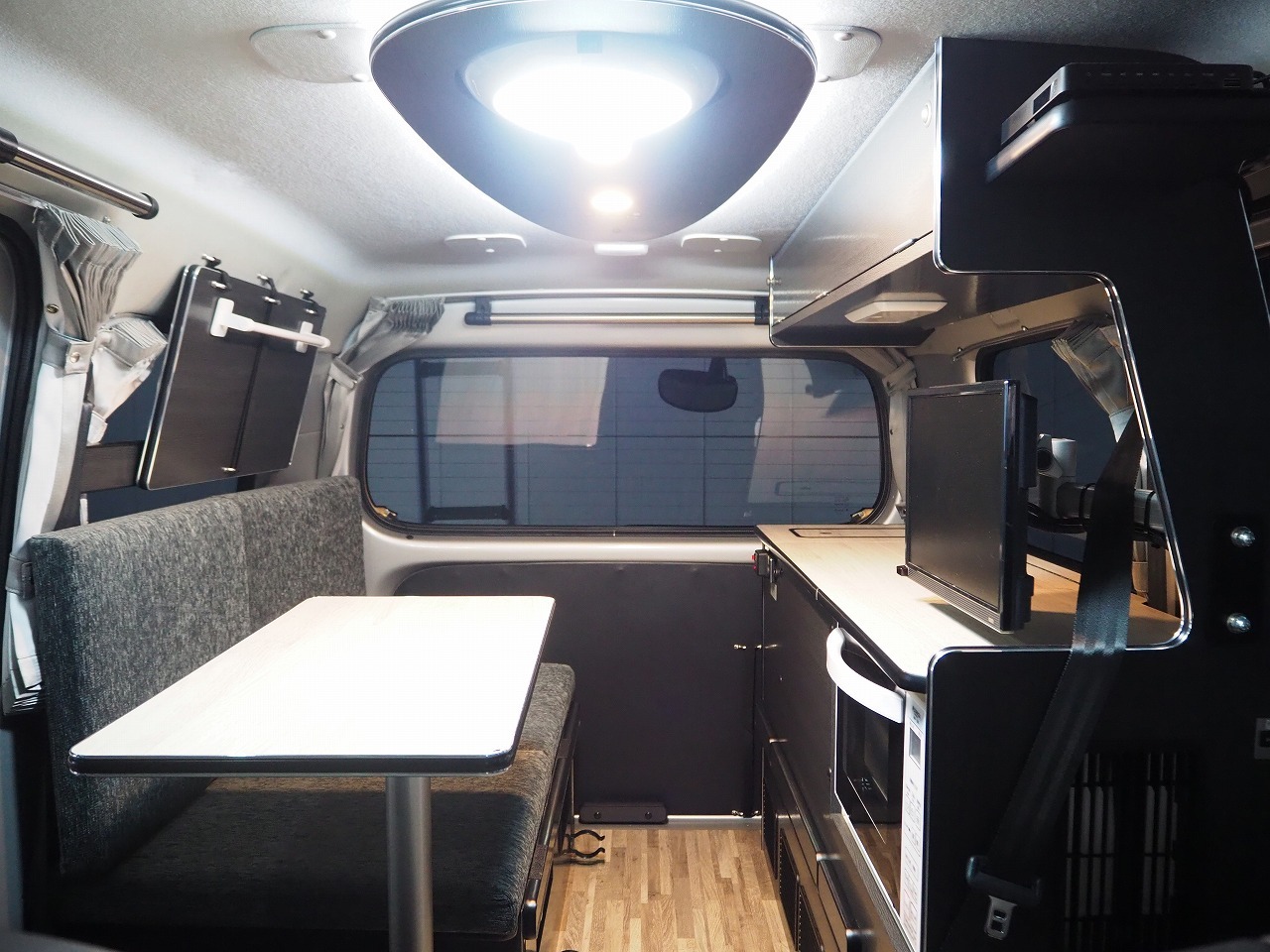 キャンピングカーバンコン