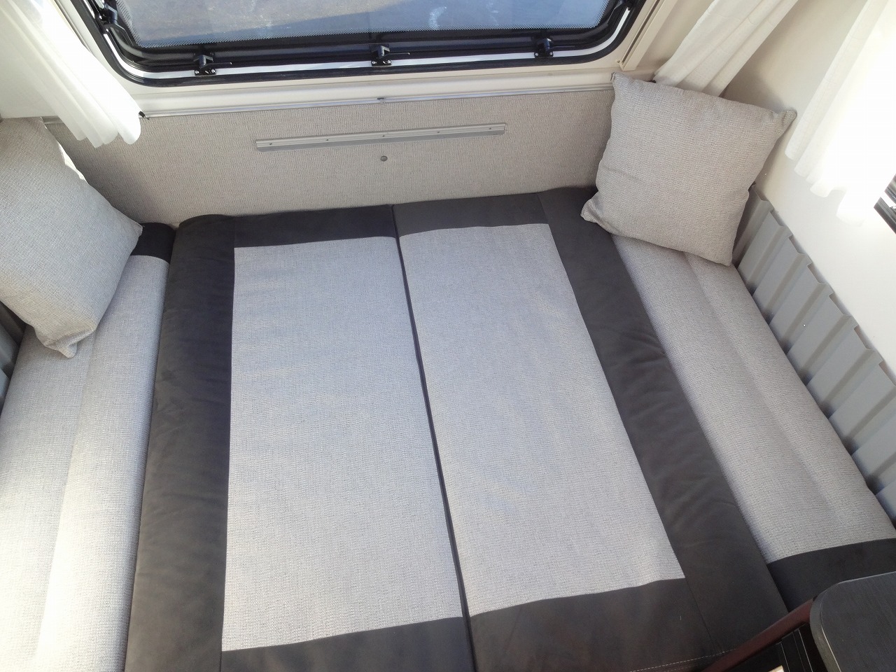 キャンピングカートレーラー