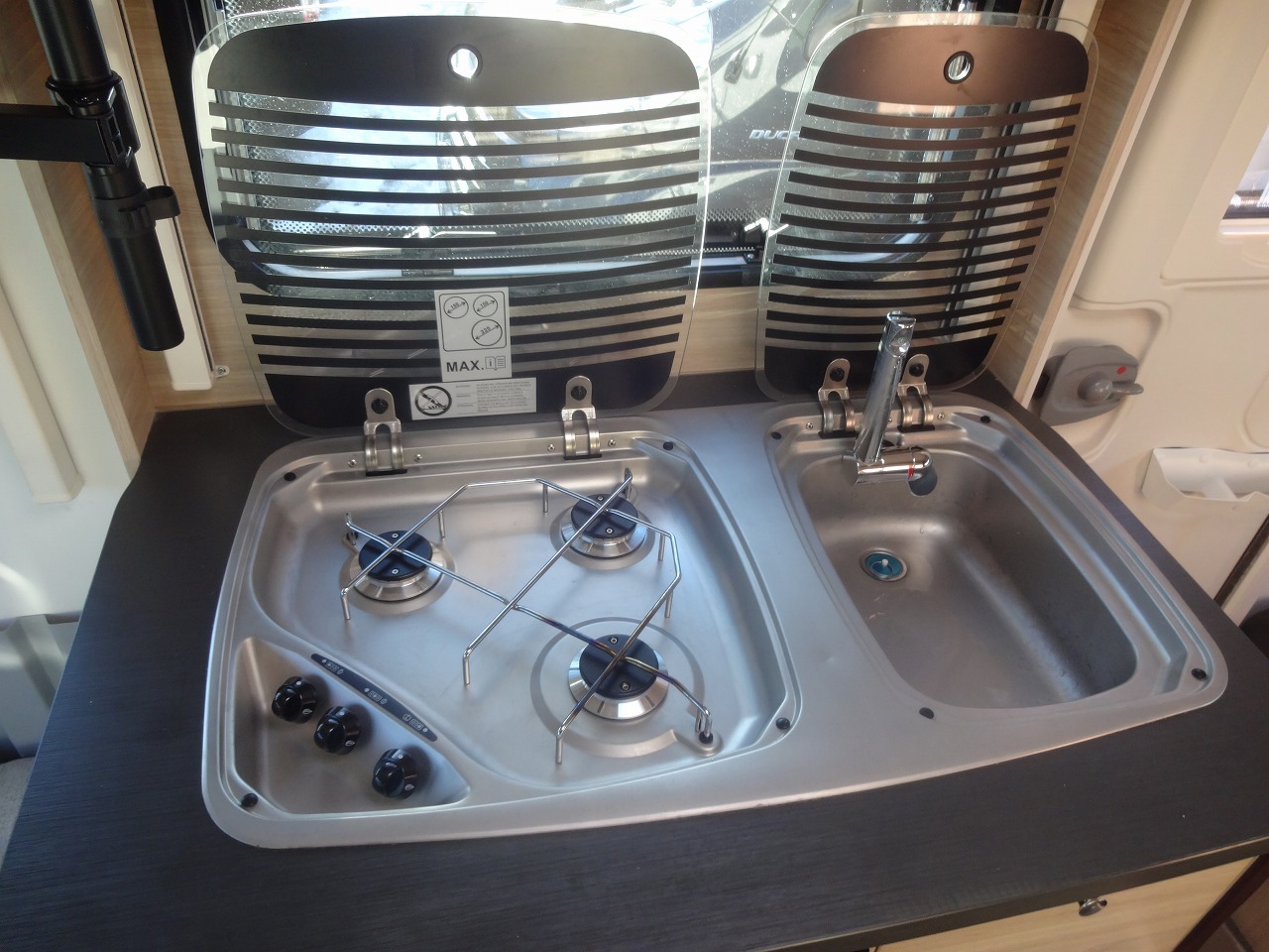 キャンピングカートレーラー