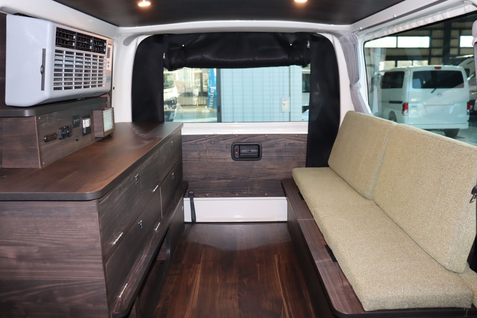 キャンピングカーバンコン