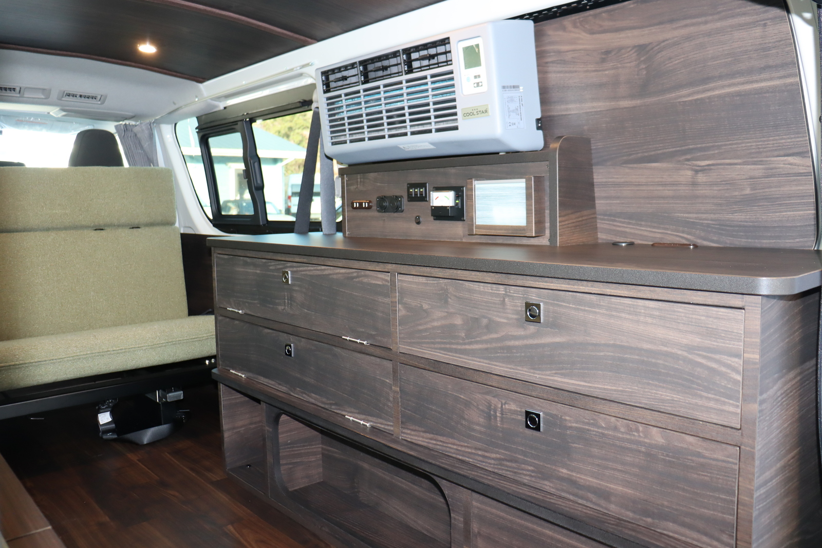 キャンピングカーバンコン