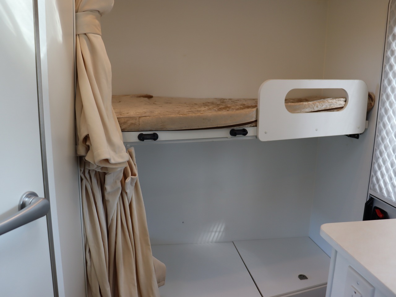 キャンピングカートレーラー