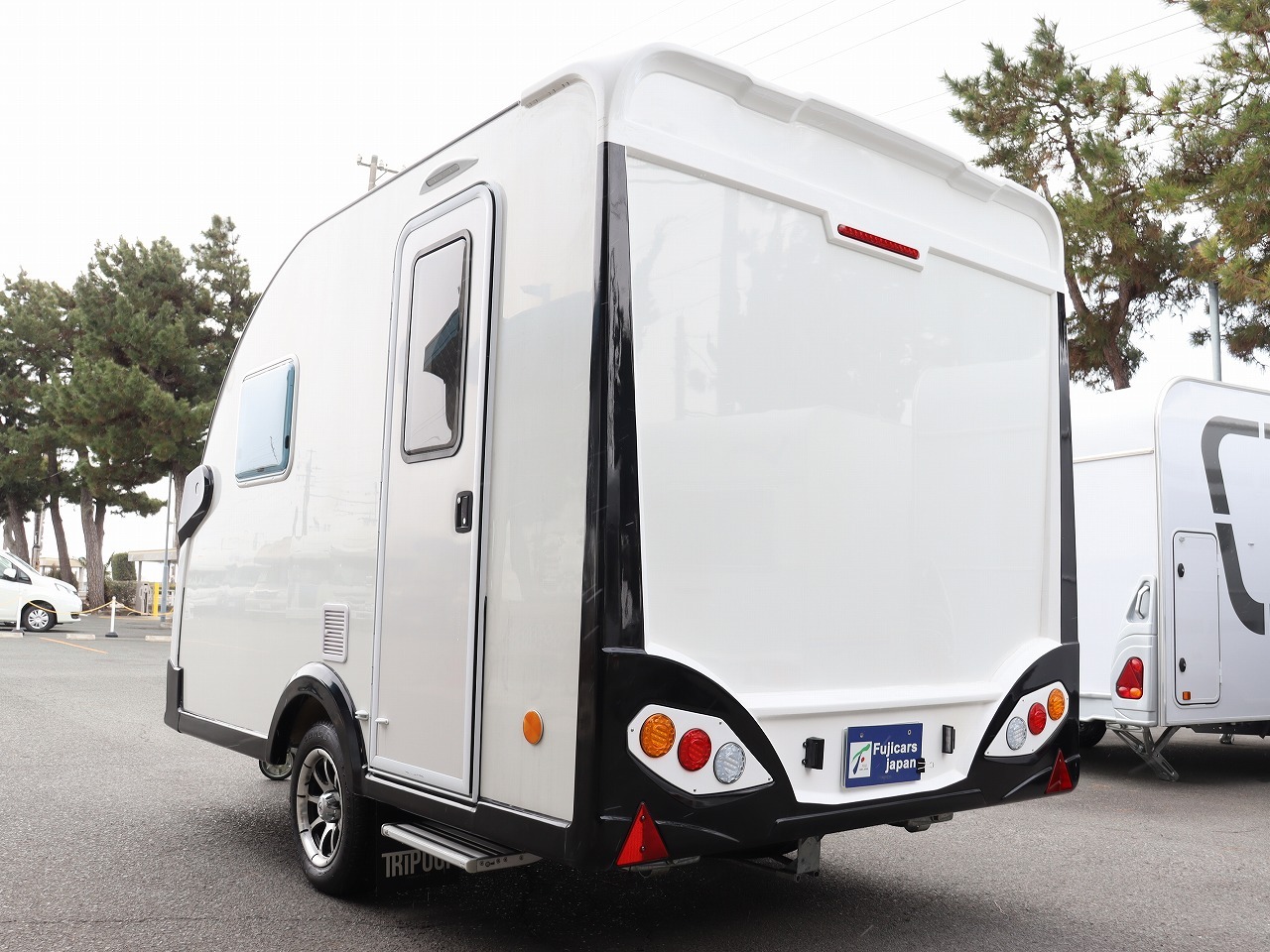 キャンピングカートレーラー