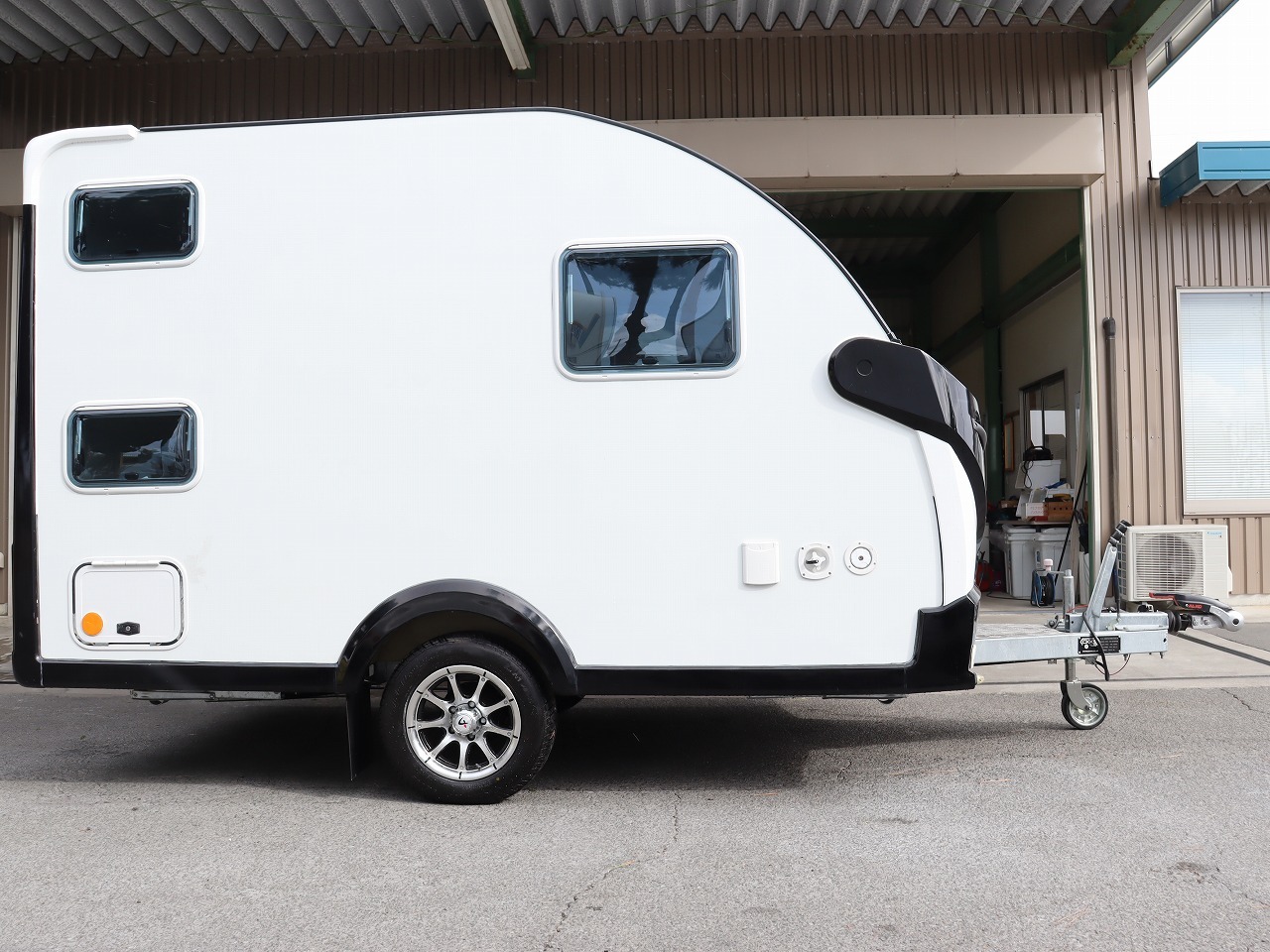 キャンピングカートレーラー