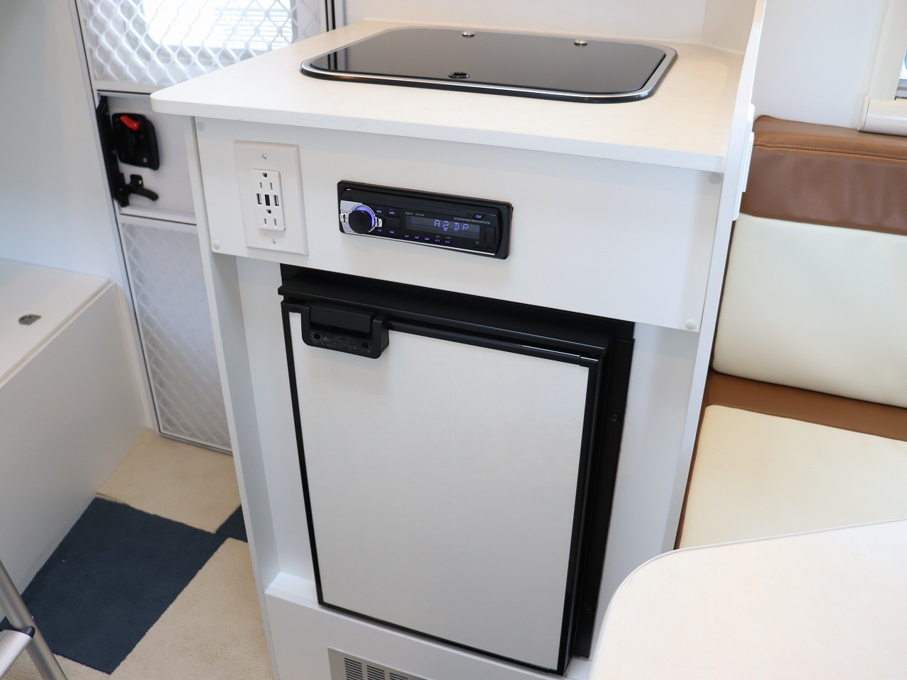 キャンピングカートレーラー