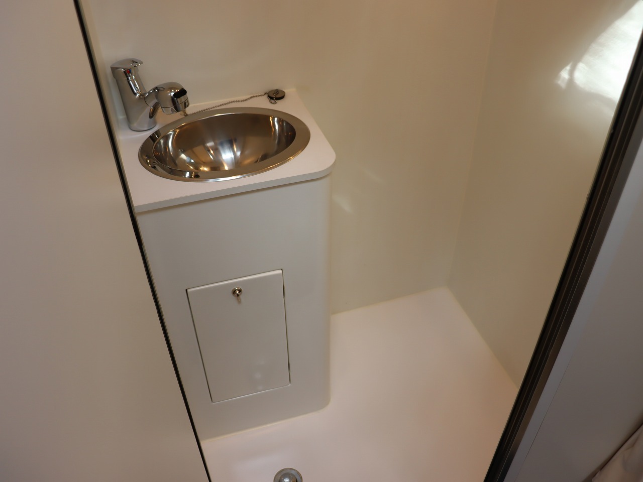 キャンピングカートレーラー