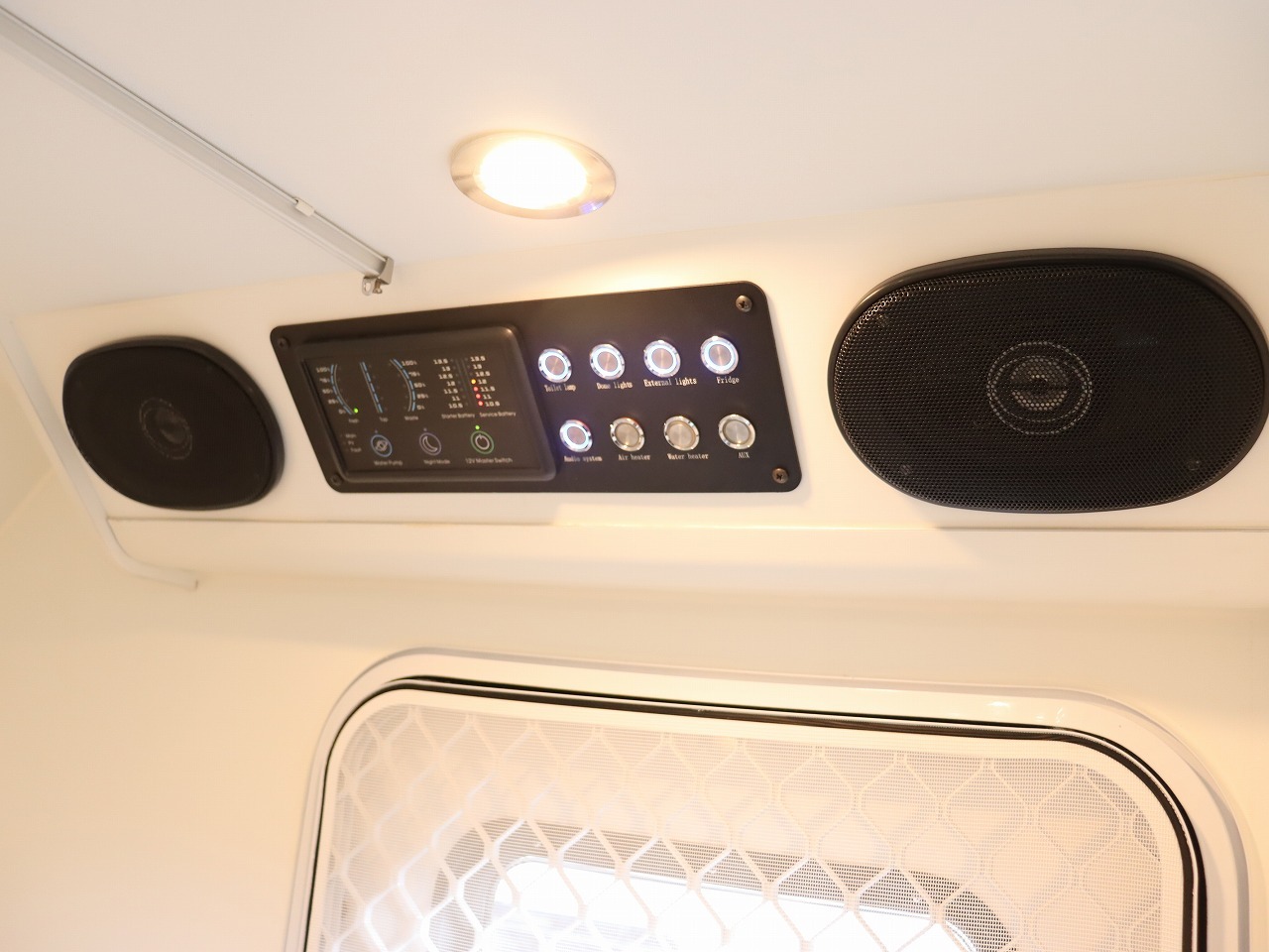 キャンピングカートレーラー