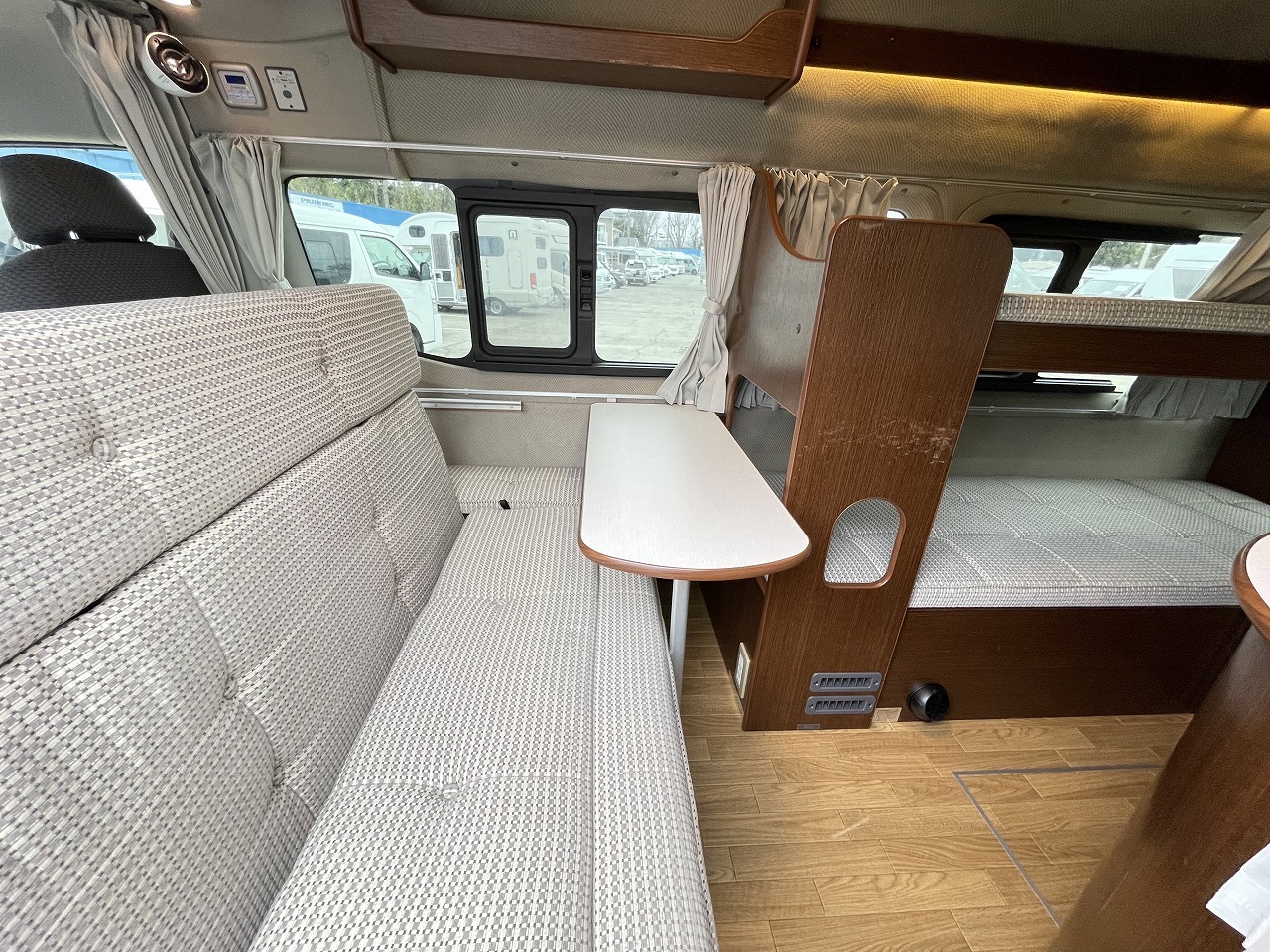 キャンピングカーバンコン