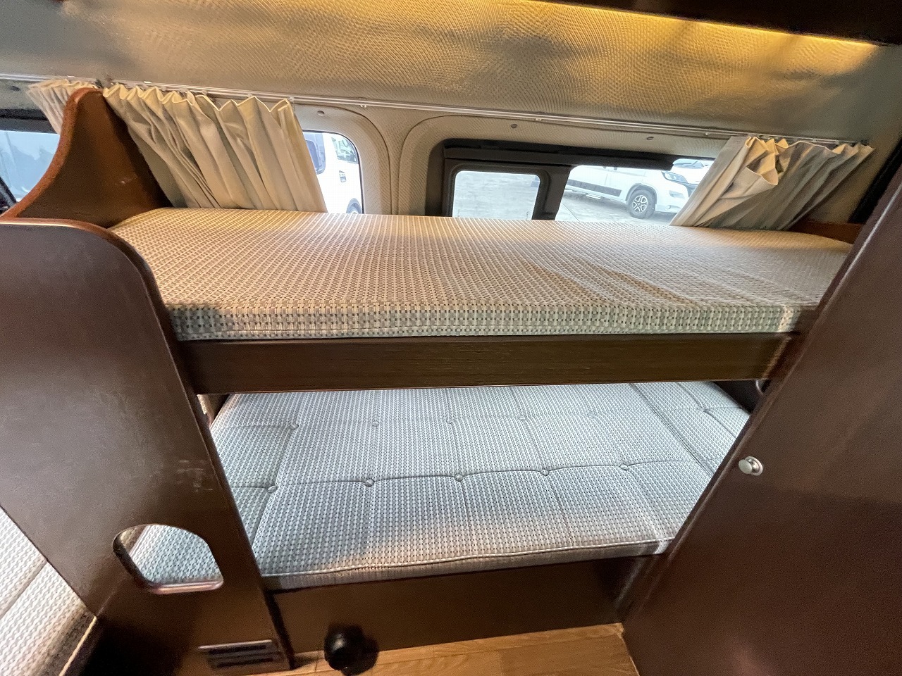 キャンピングカーバンコン