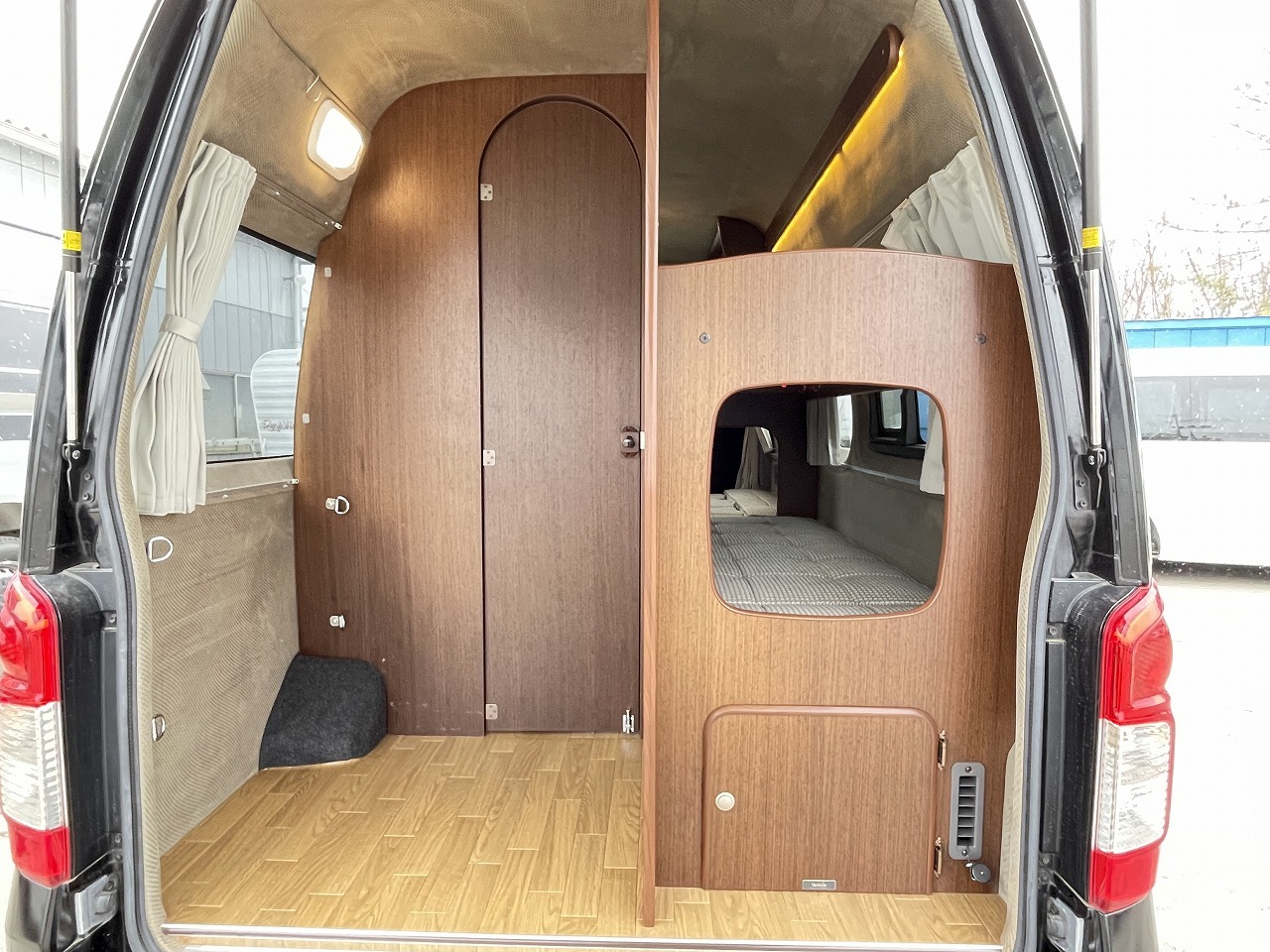 キャンピングカーバンコン