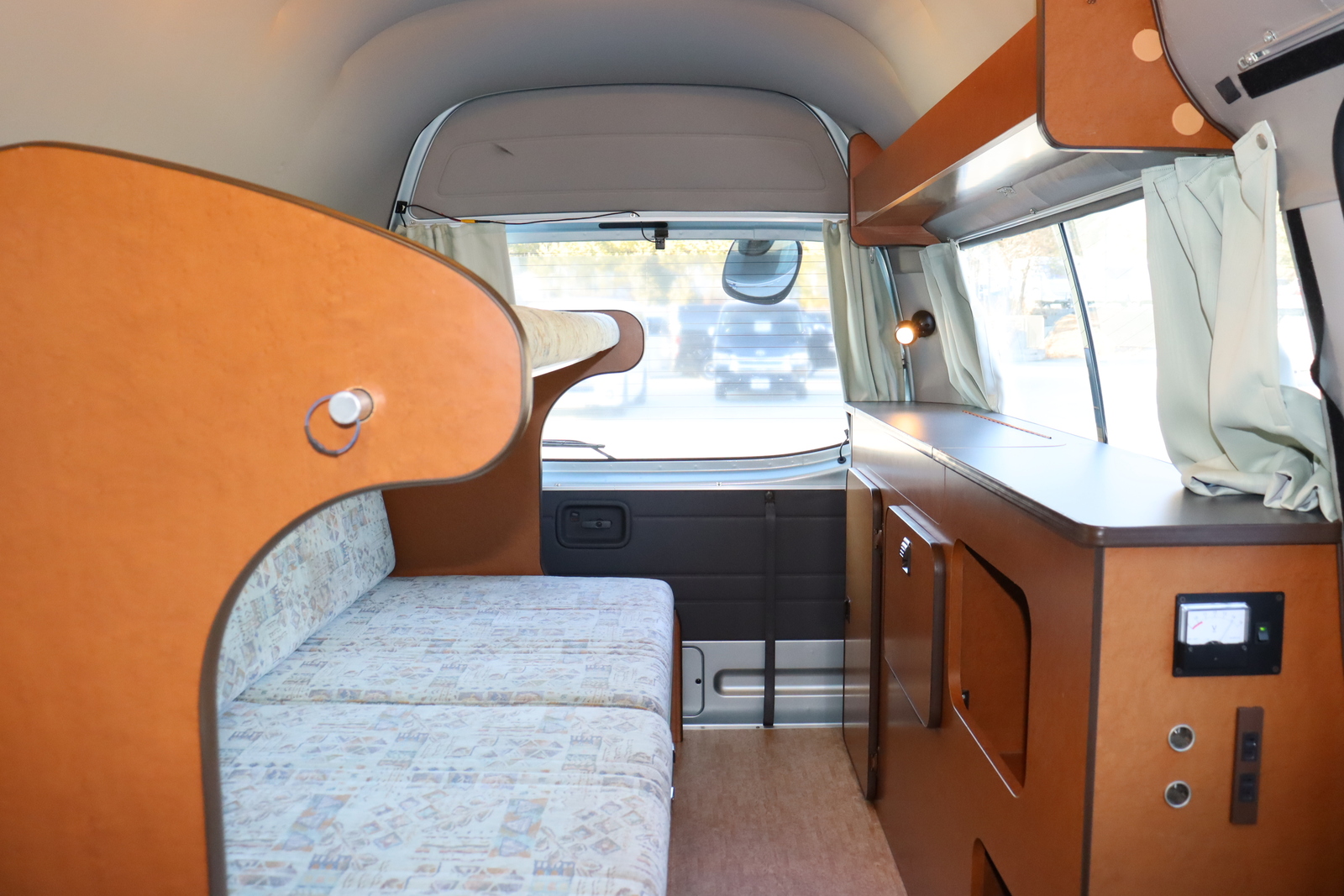 キャンピングカーバンコン