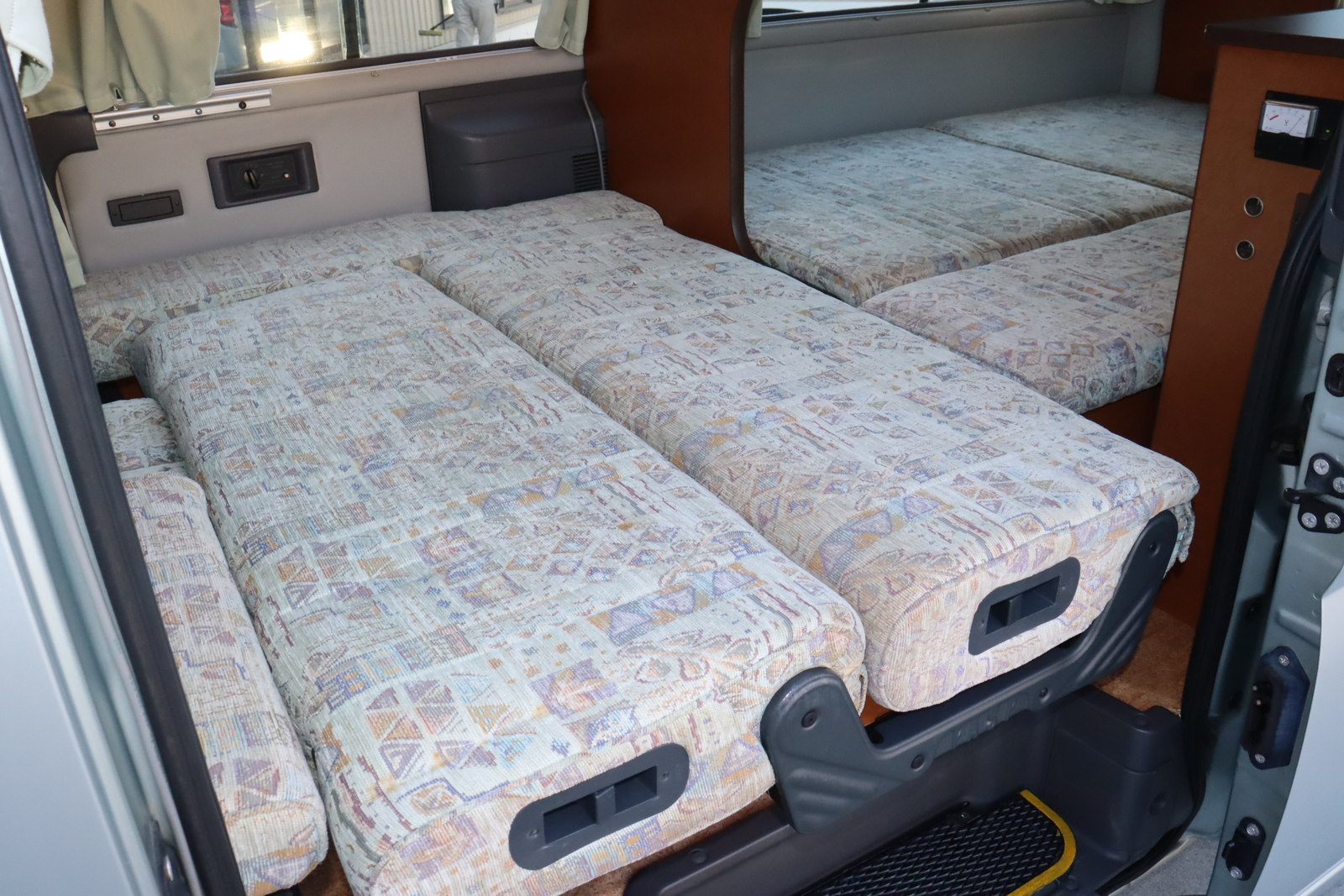 キャンピングカーバンコン