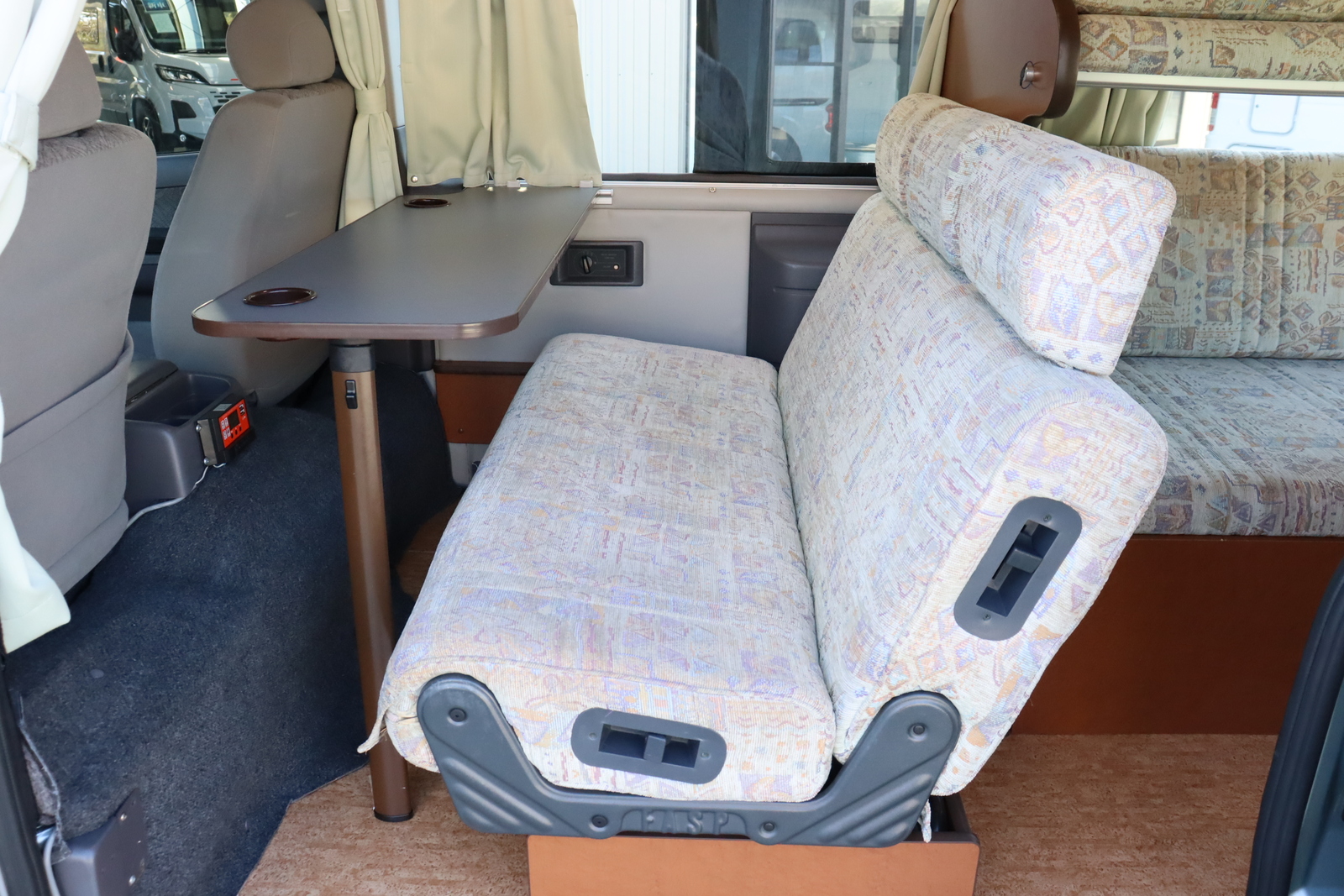 キャンピングカーバンコン