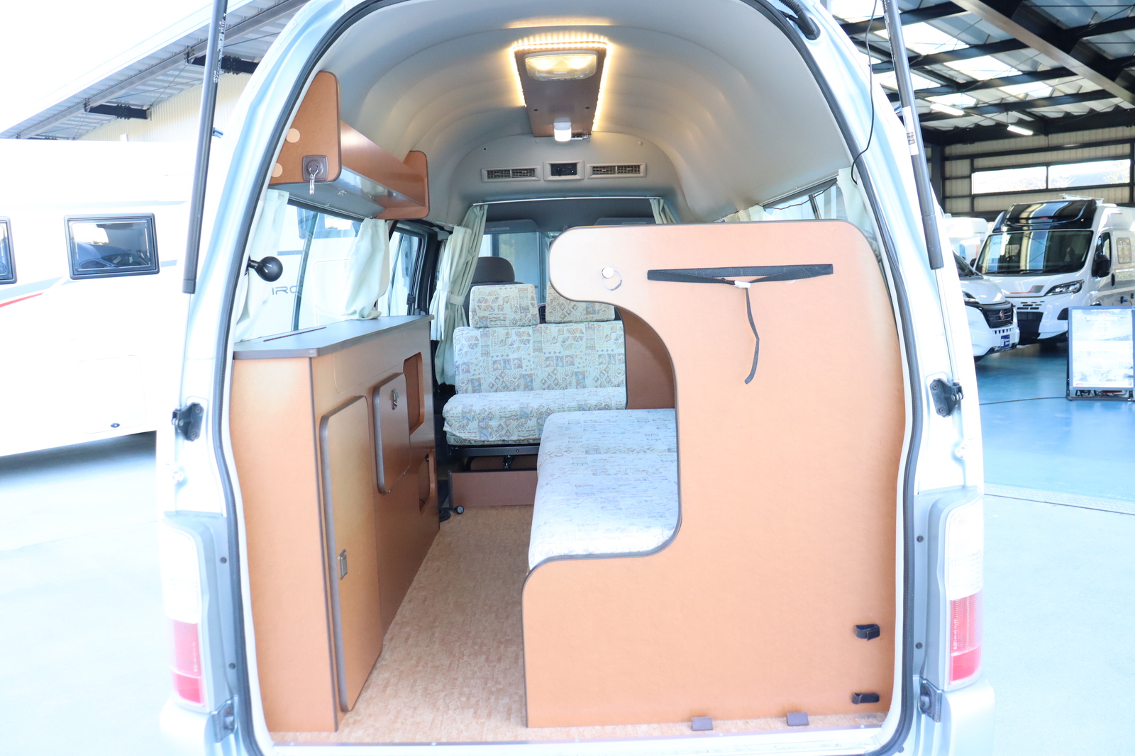 キャンピングカーバンコン