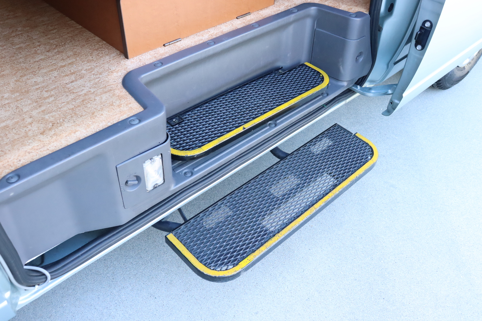 キャンピングカーバンコン