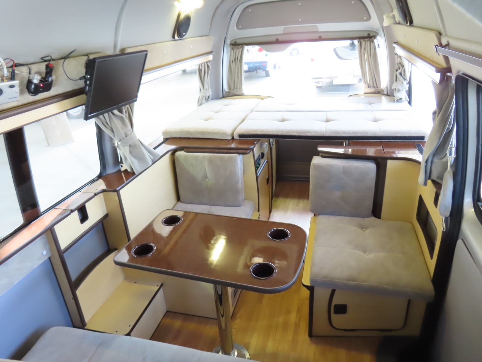 キャンピングカーバンコン