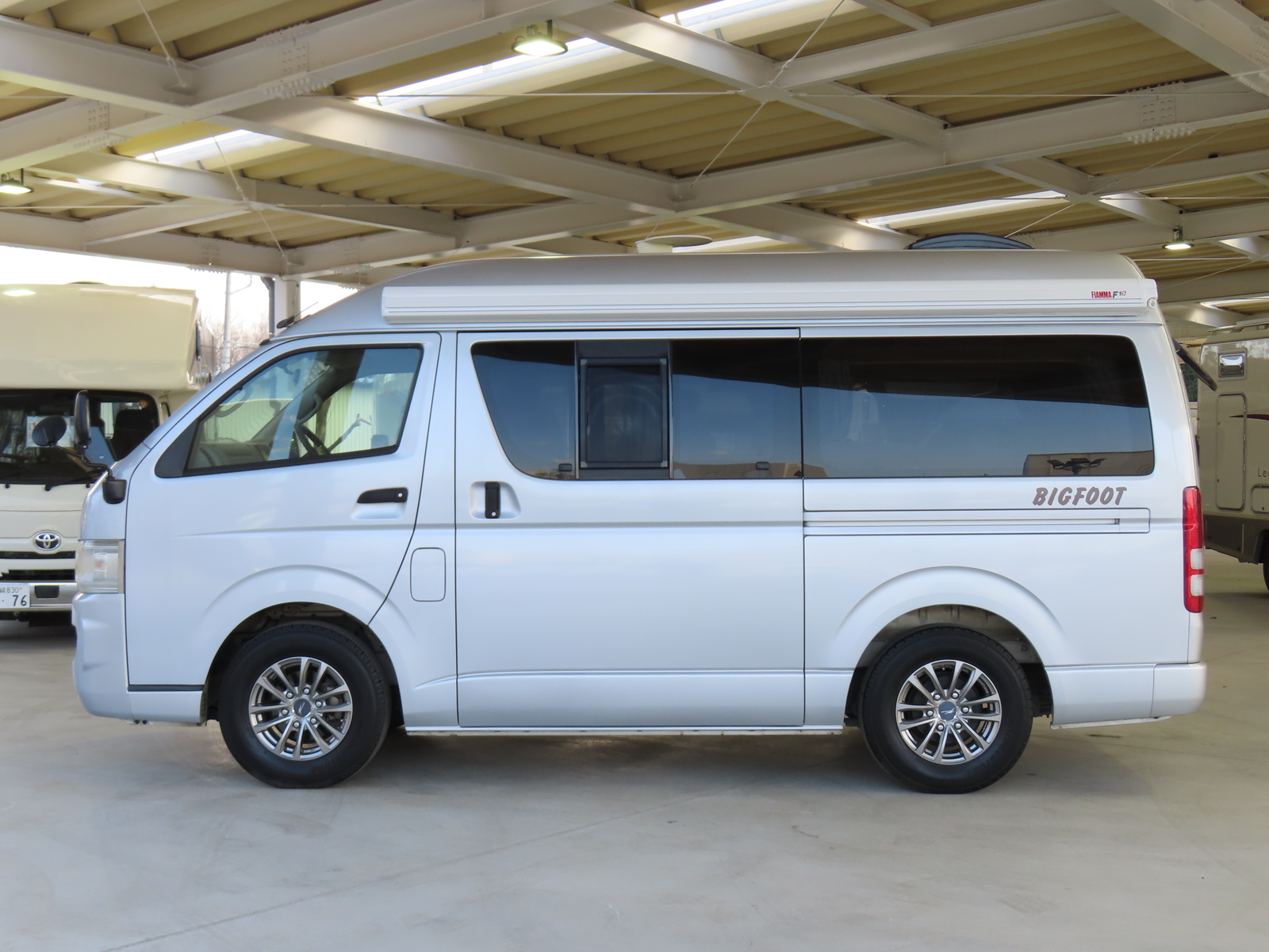 キャンピングカーバンコン