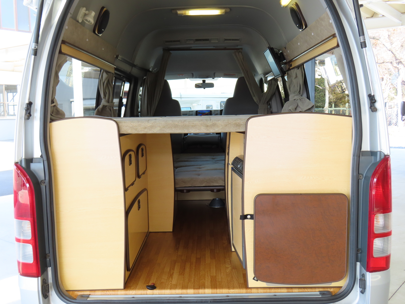 キャンピングカーバンコン