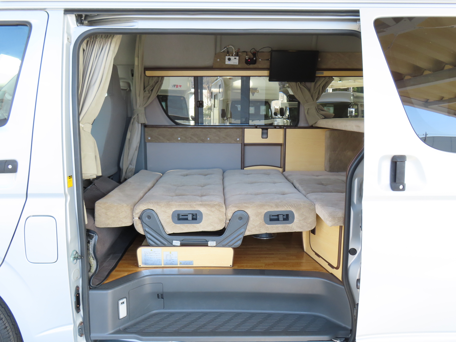 キャンピングカーバンコン