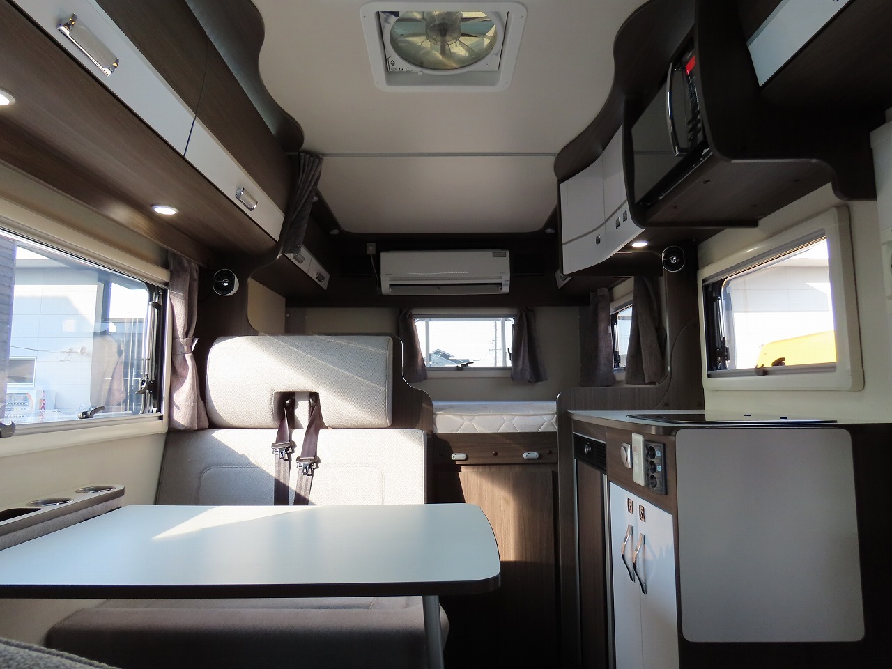 キャンピングカーキャブコン