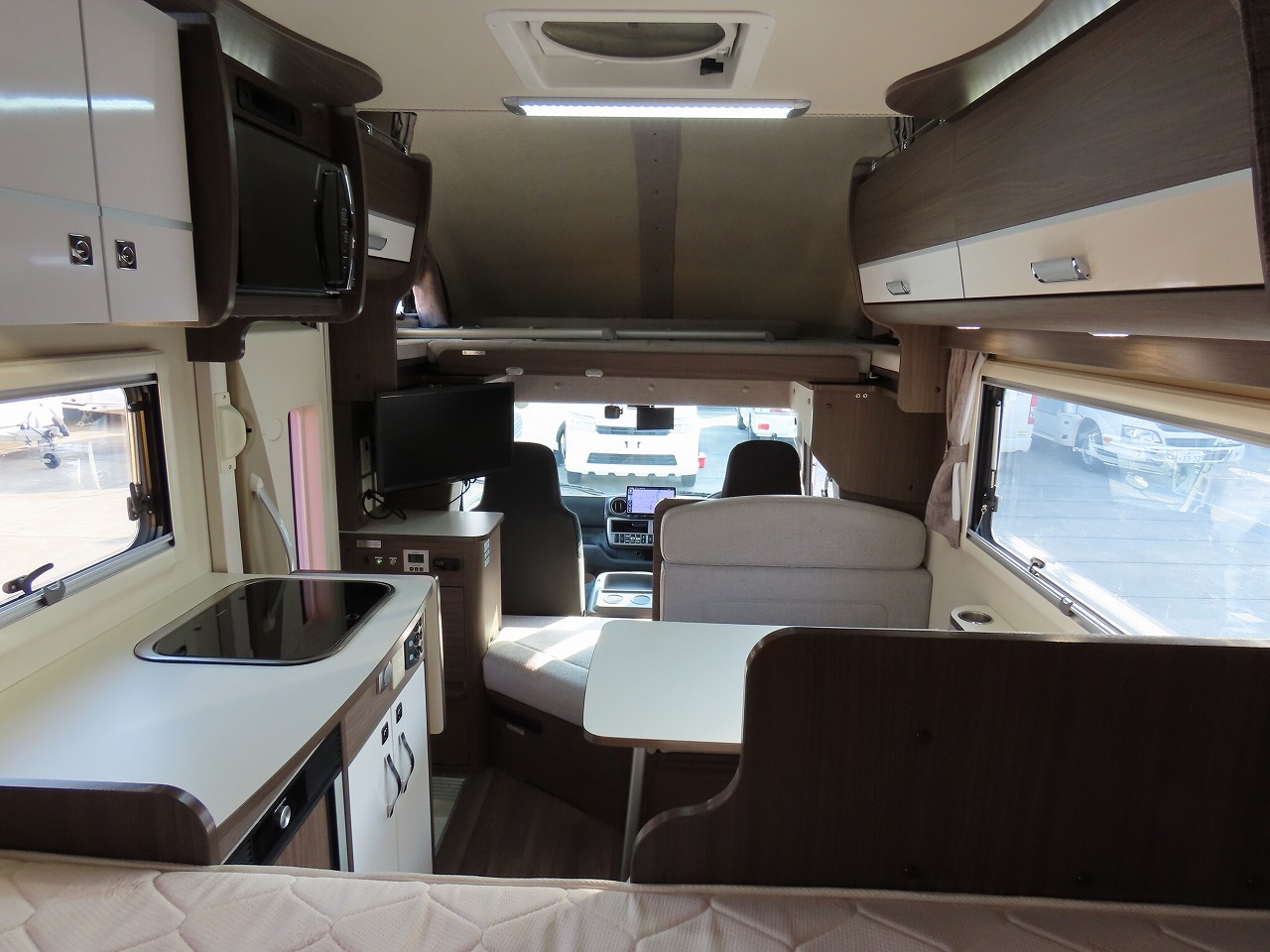 キャンピングカーキャブコン