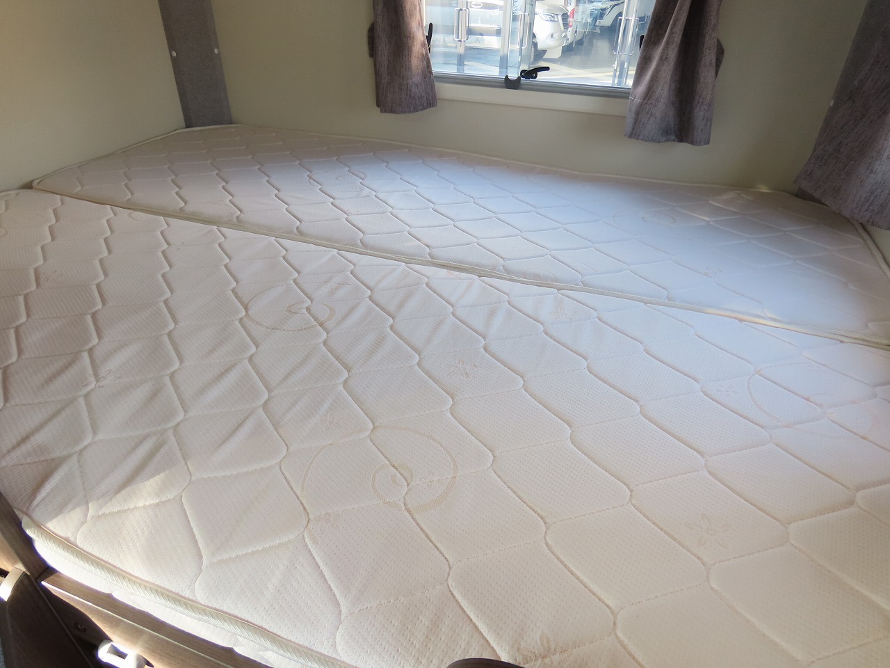 キャンピングカーキャブコン