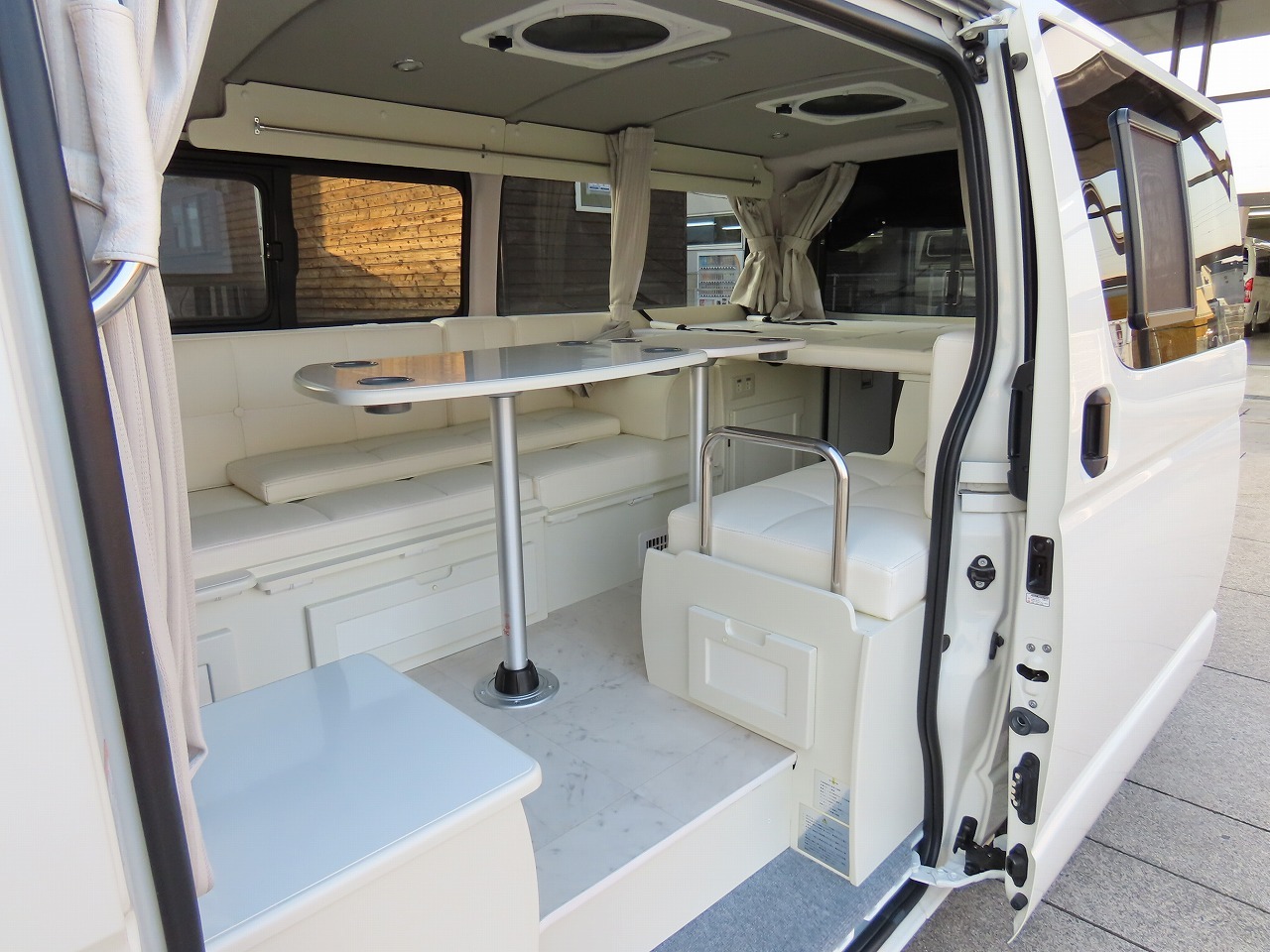 キャンピングカーバンコン