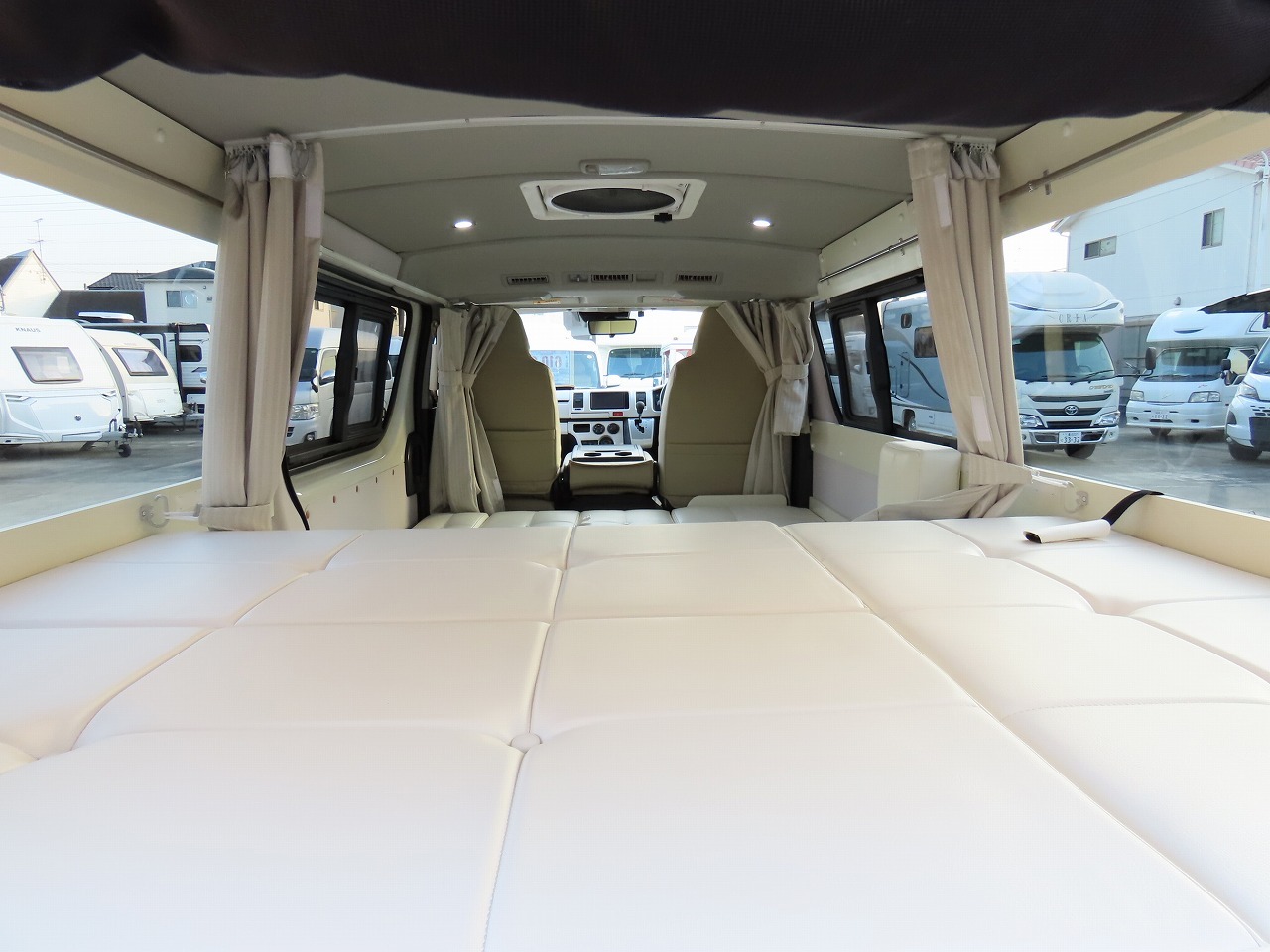 キャンピングカーバンコン