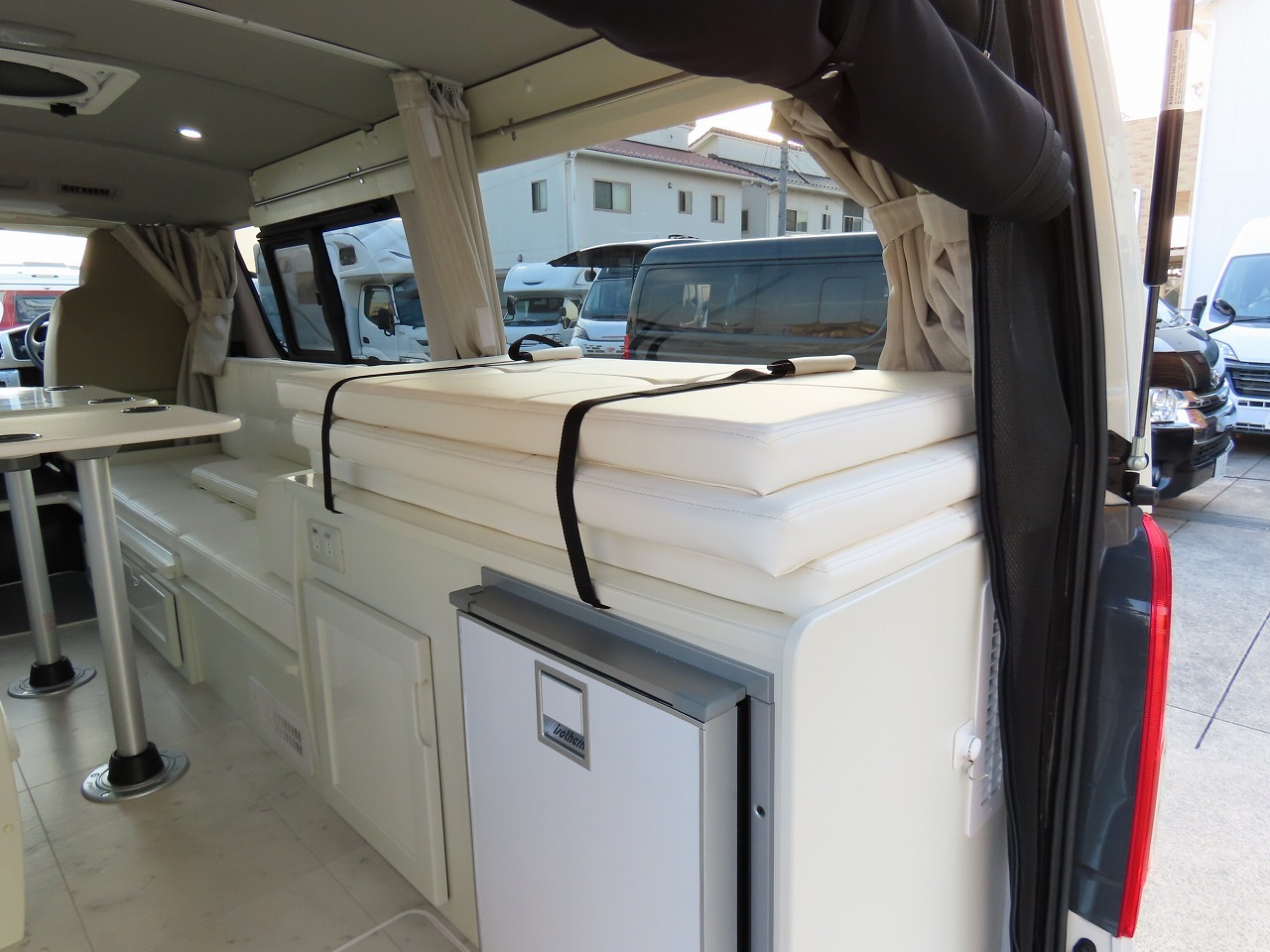 キャンピングカーバンコン