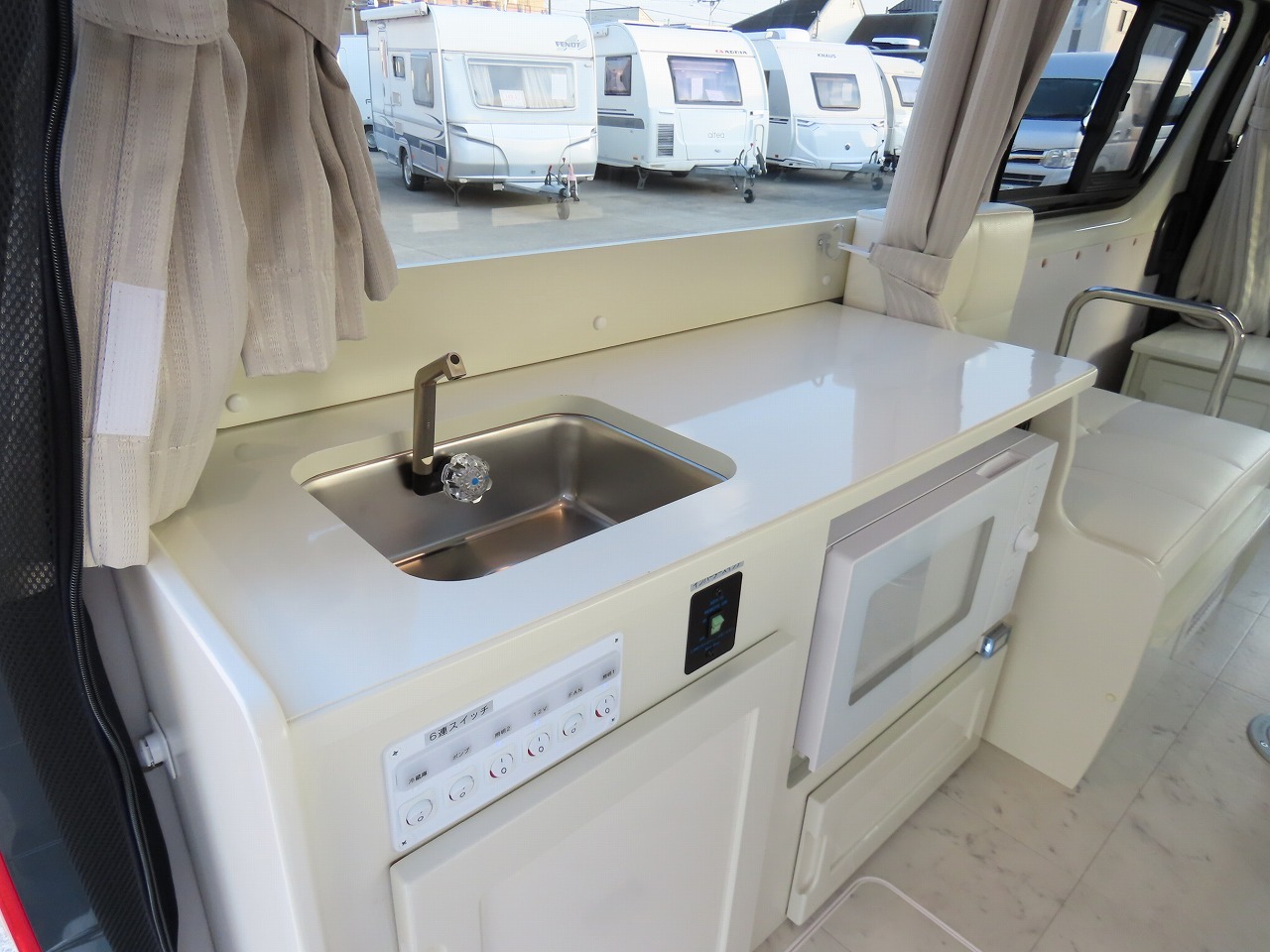 キャンピングカーバンコン