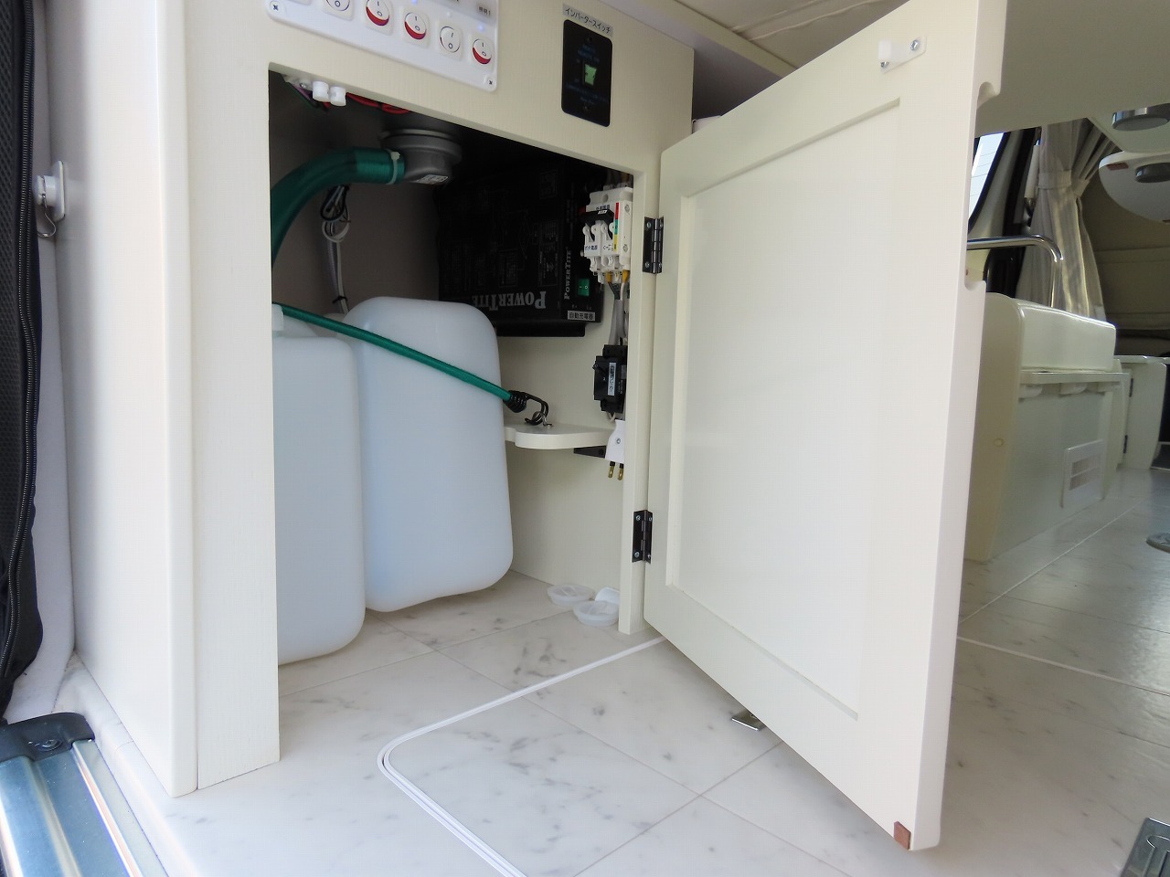 キャンピングカーバンコン