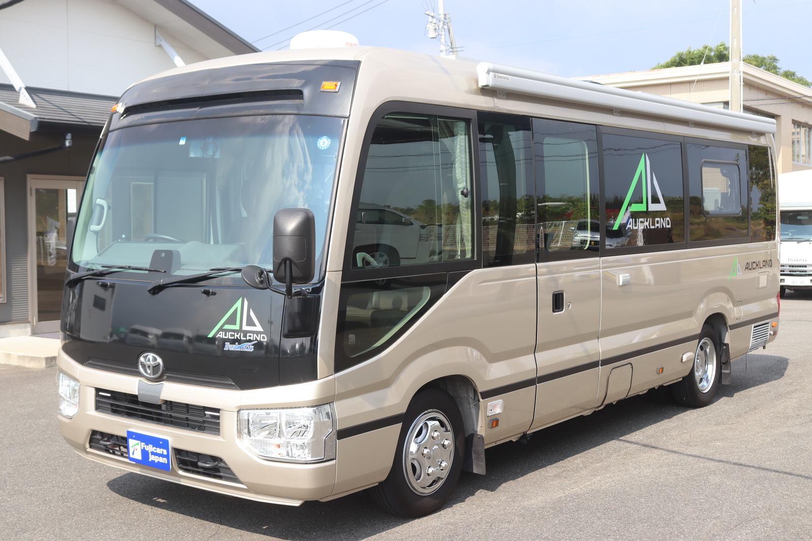 キャンピングカーバスコン