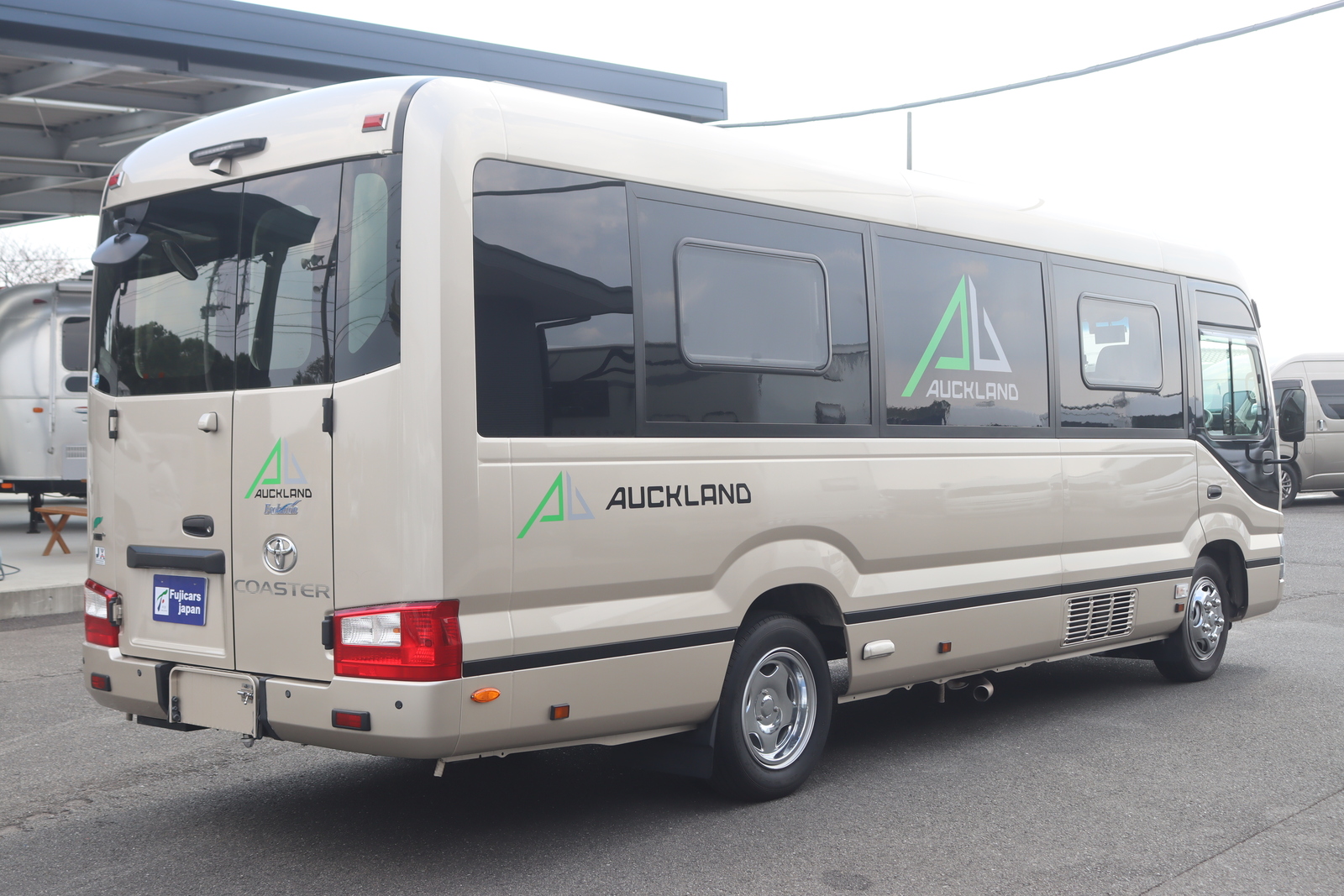 キャンピングカーバスコン