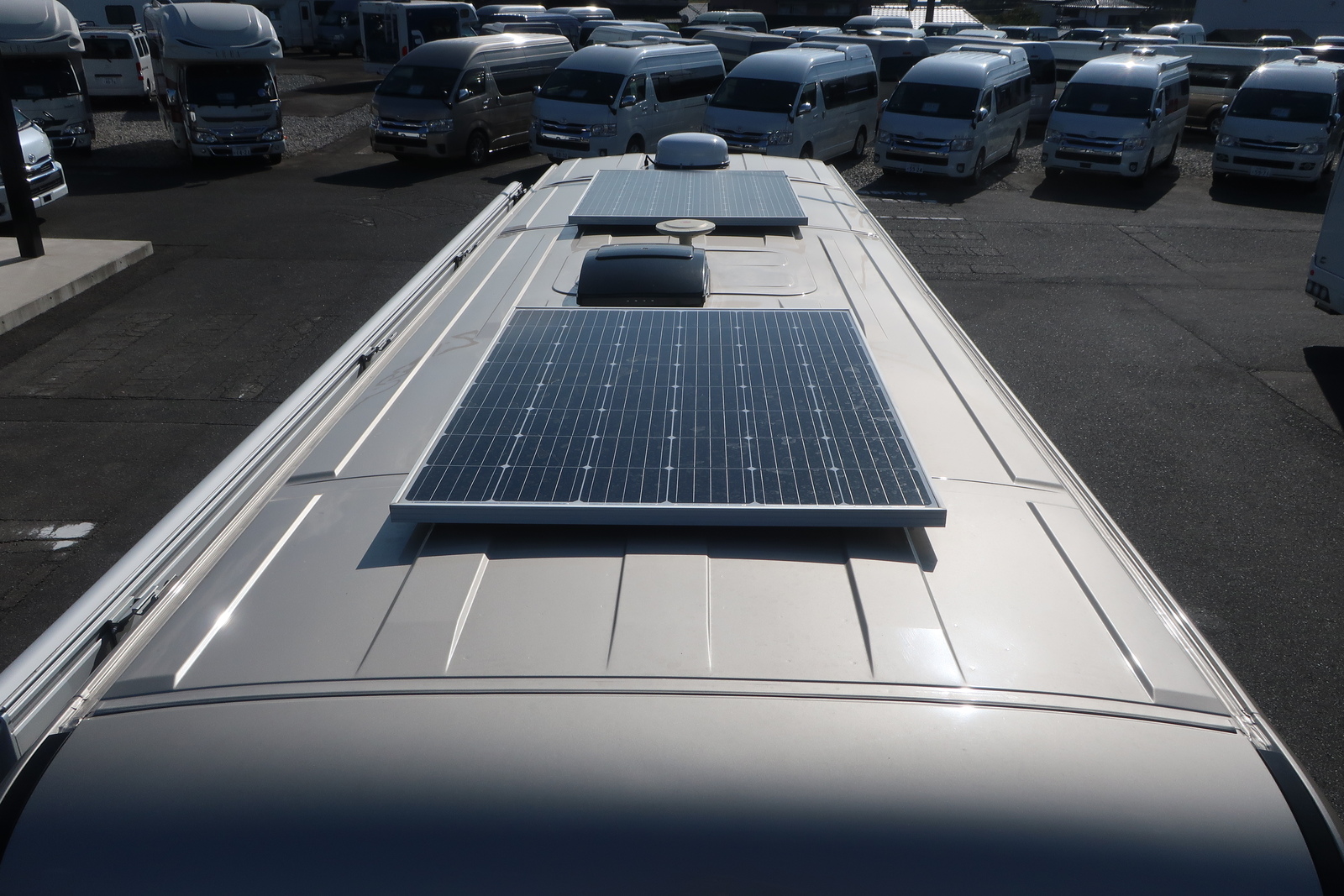 キャンピングカーバスコン