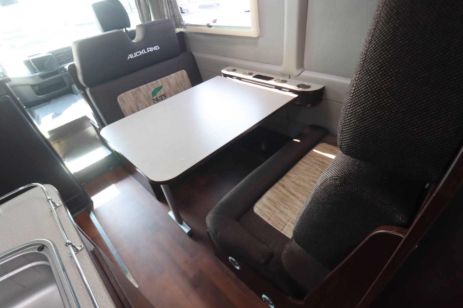 キャンピングカーバスコン