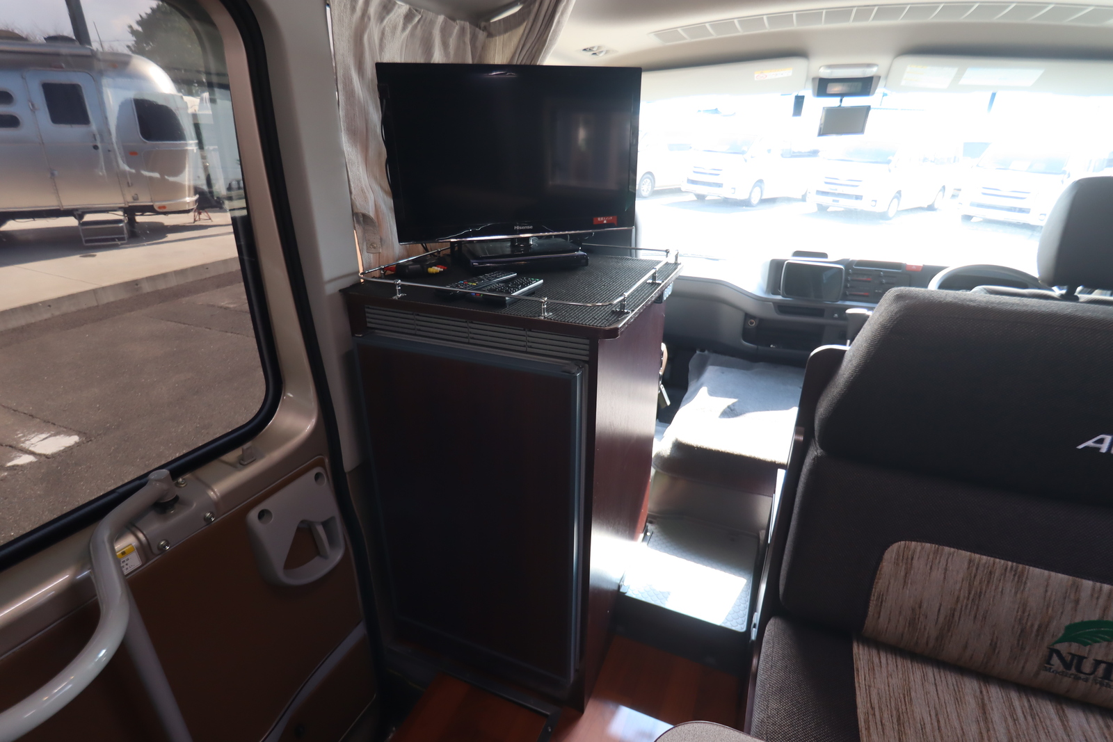 キャンピングカーバスコン